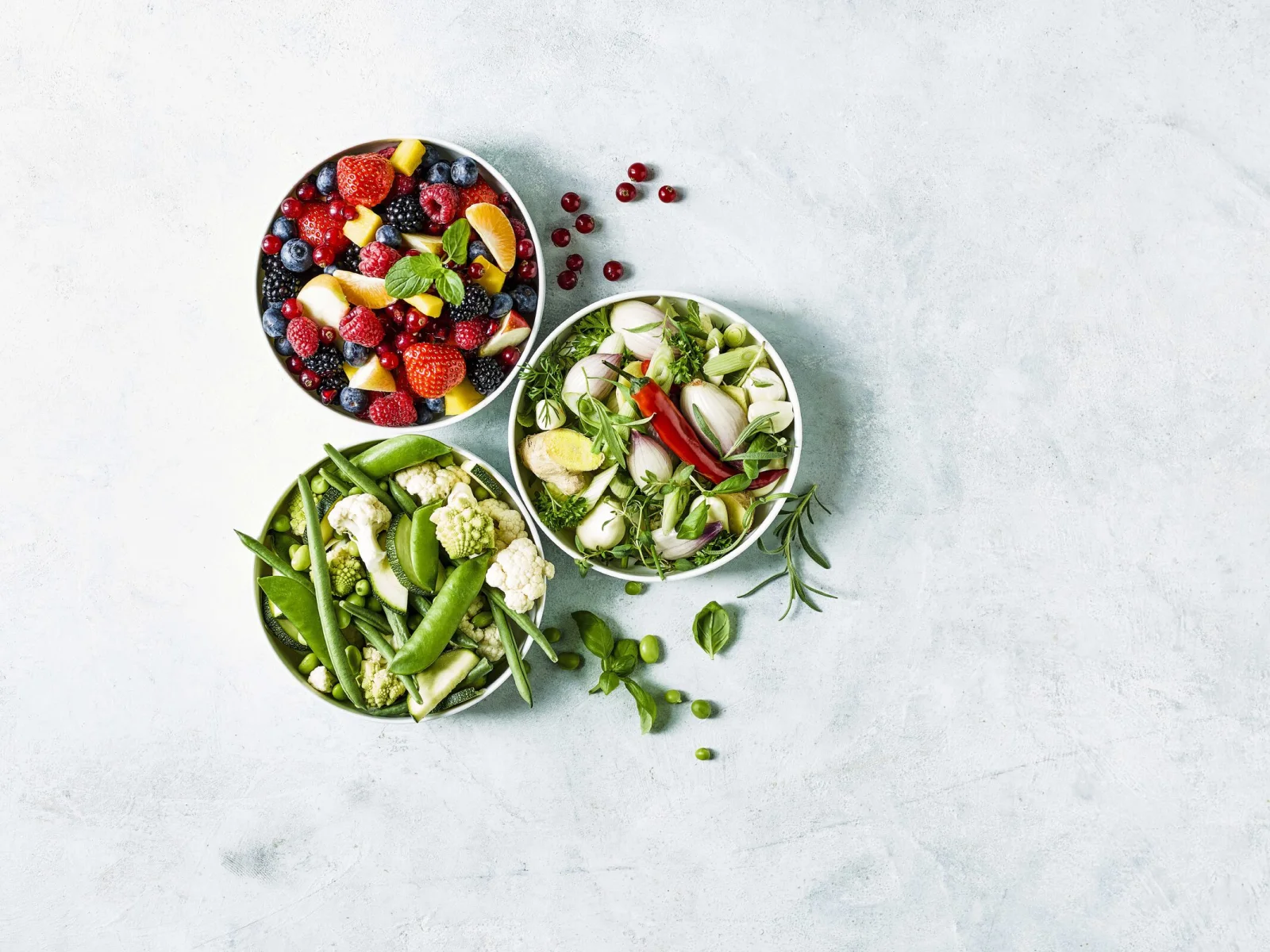 Tres bols Ardo amb fruita, verdures i herbes